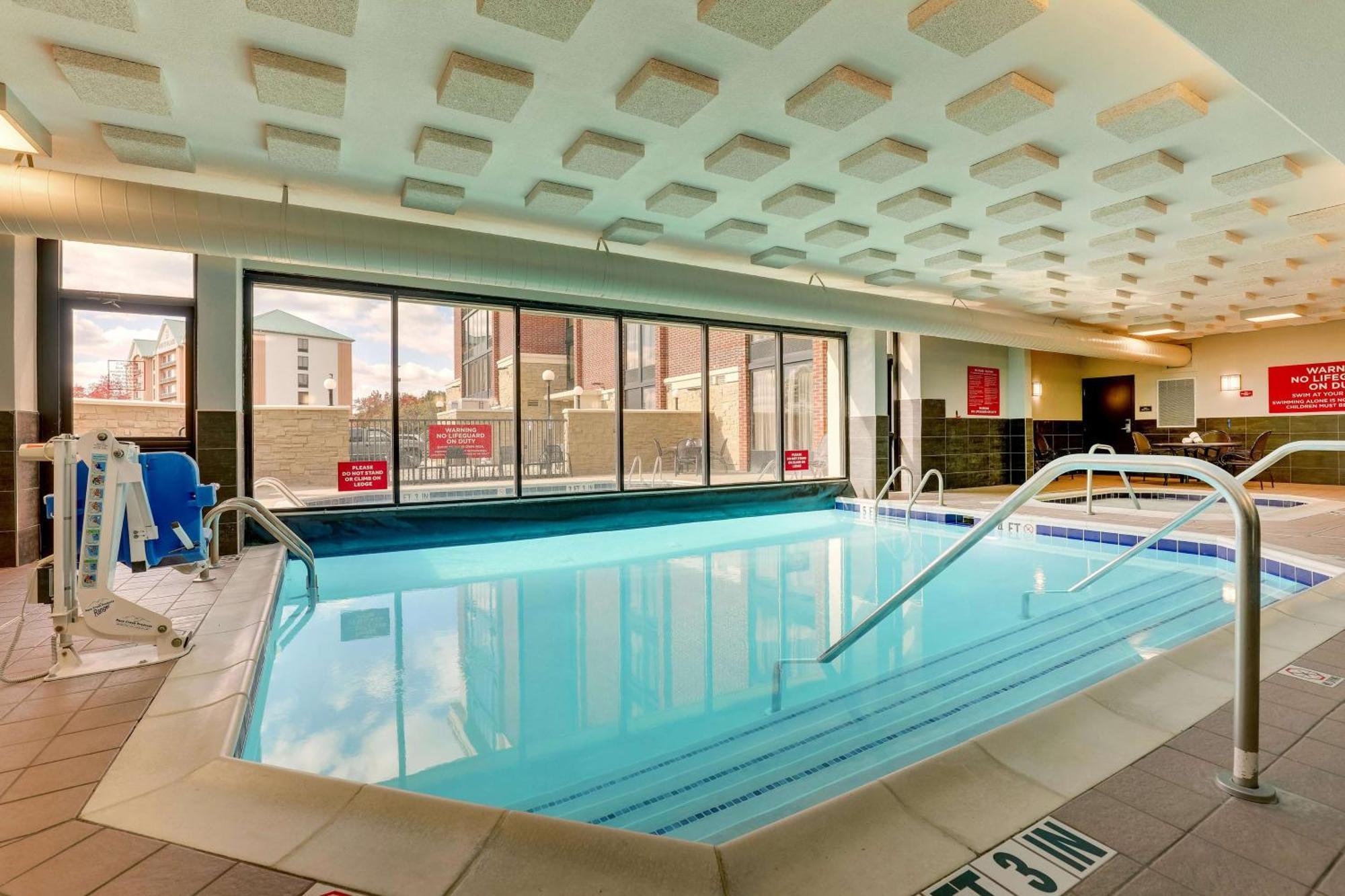 Drury Inn & Suites Columbus ดับลิน ภายนอก รูปภาพ